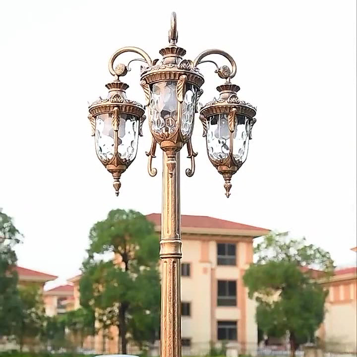 Traditional European Aluminum Water Glass Post Lamp 3-Light Outdoor Light For Garden