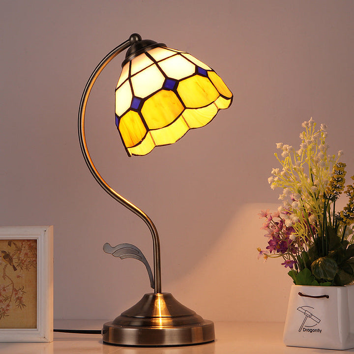 Traditional Tiffany Curved Pole Flower Shape Hardware Base Stained Glass 1-Light Table Lamp For Bedroom