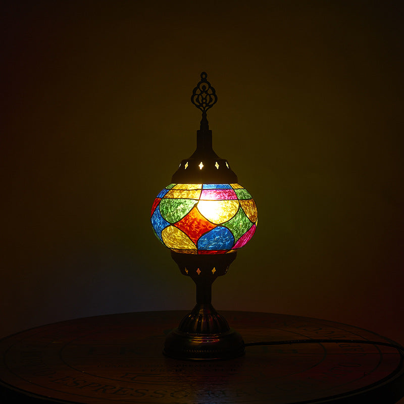 Traditional Tiffany Romantic Oval Iron Enameled 1-Light Table Lamp For Bedroom